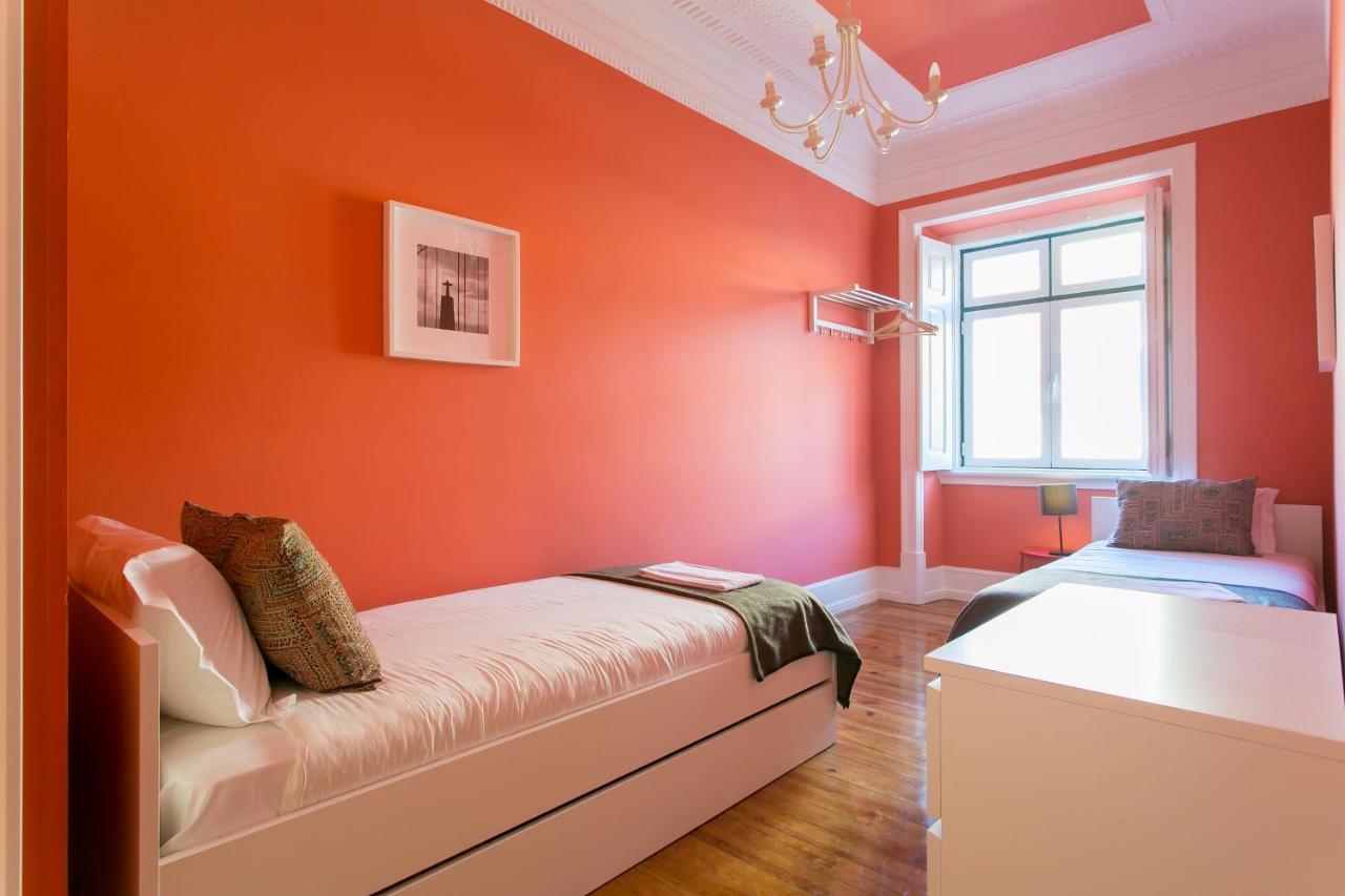 8-Bedroom Large Apartment 3rd Floor Right