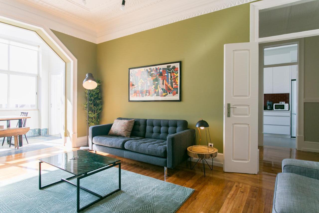 8-Bedroom Large Apartment 3rd Floor Right