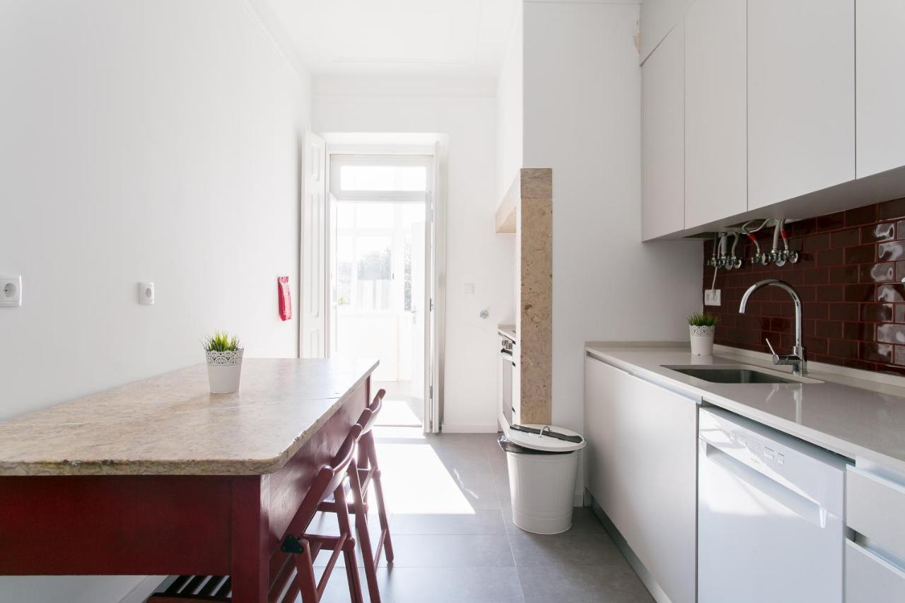 8-Bedroom Large Apartment 3rd Floor Right