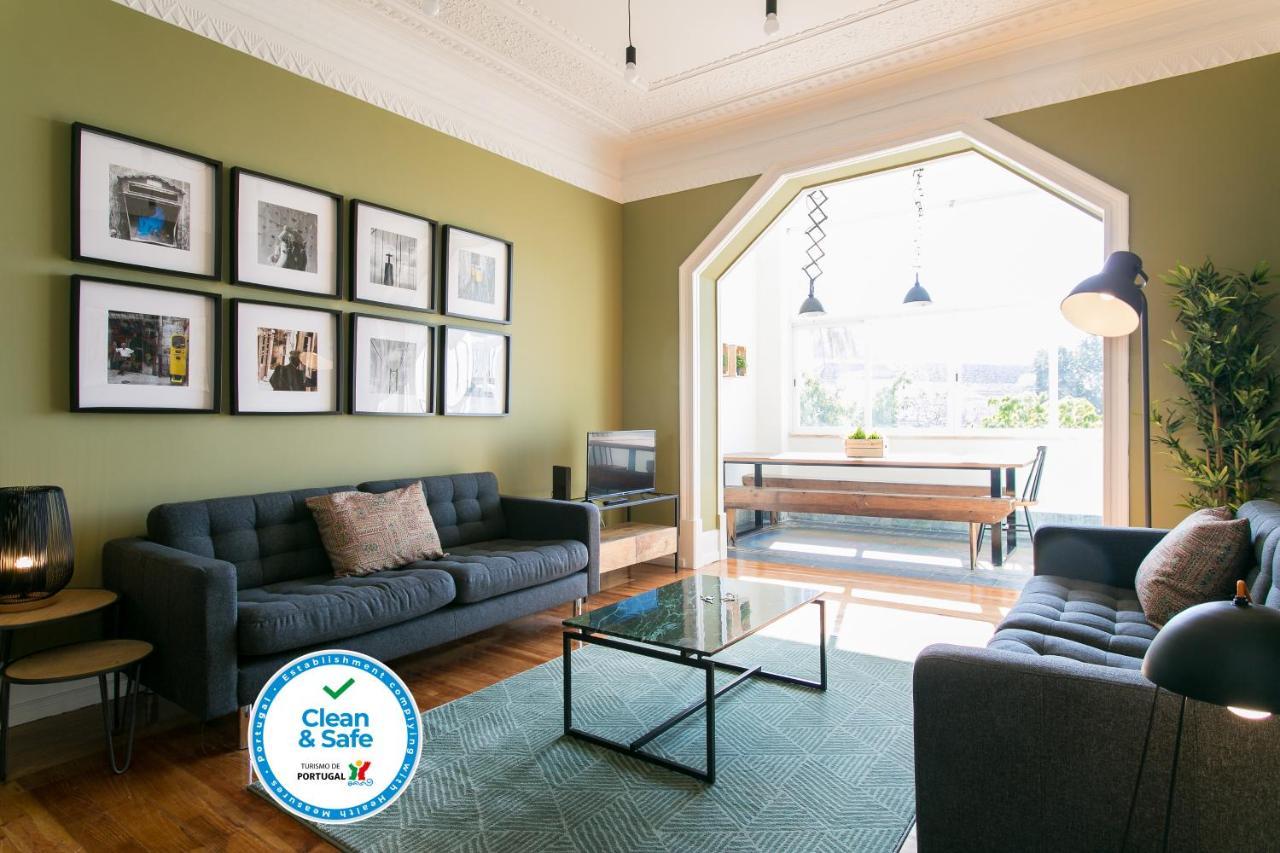 8-Bedroom Large Apartment 3rd Floor Right