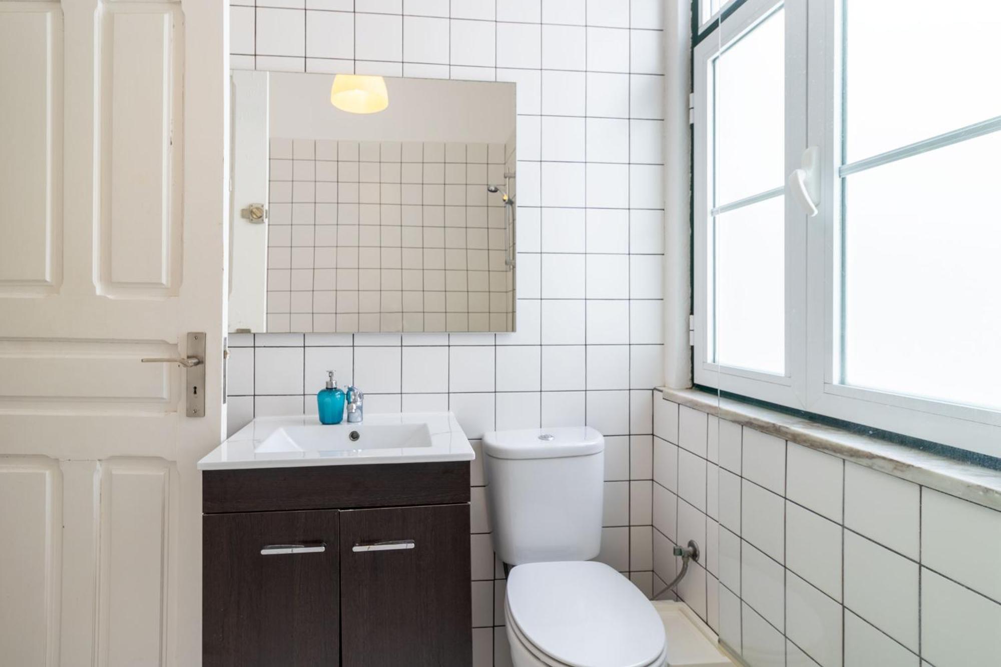 8-Bedroom Large Apartment 3rd Floor Left