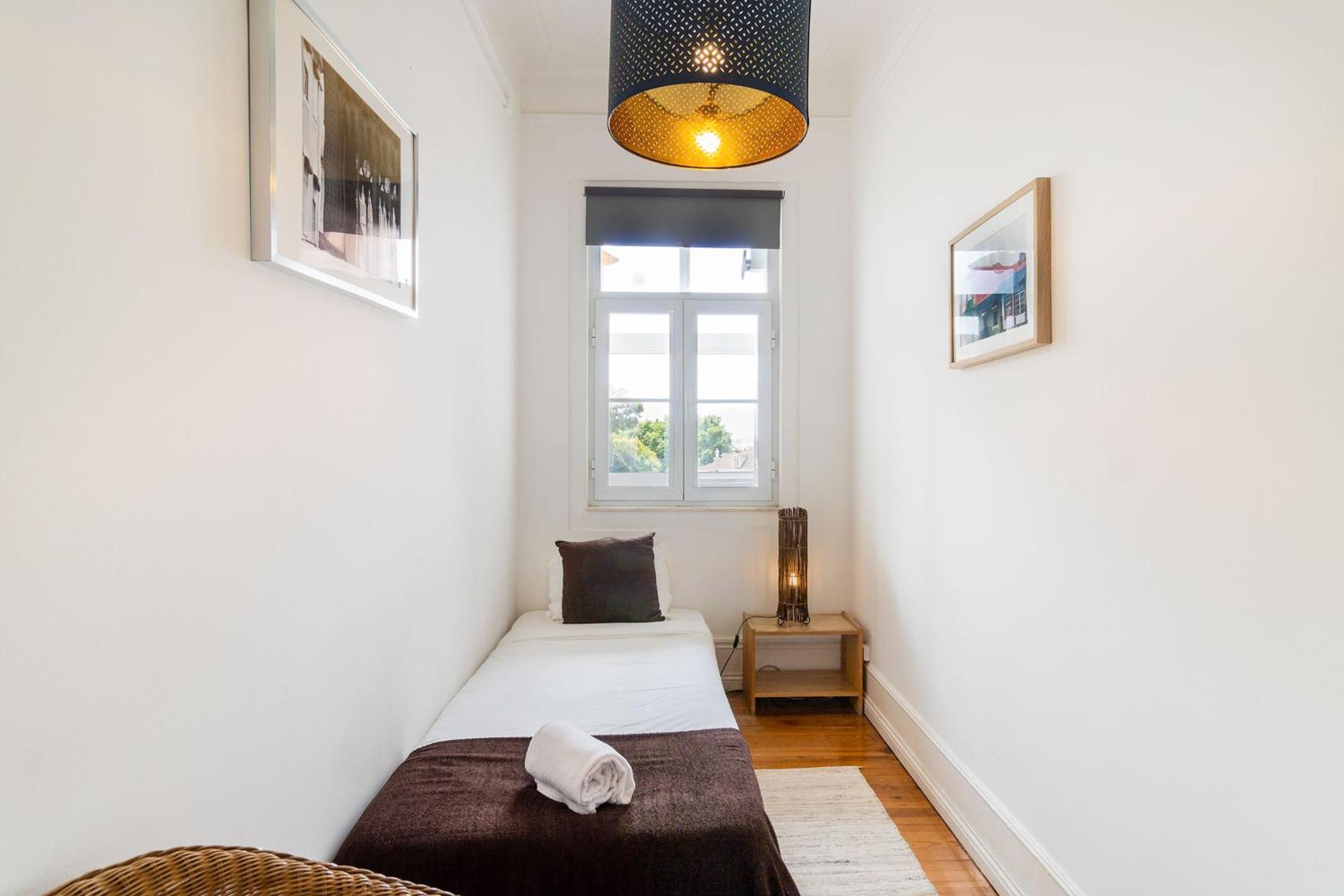 8-Bedroom Large Apartment 3rd Floor Left