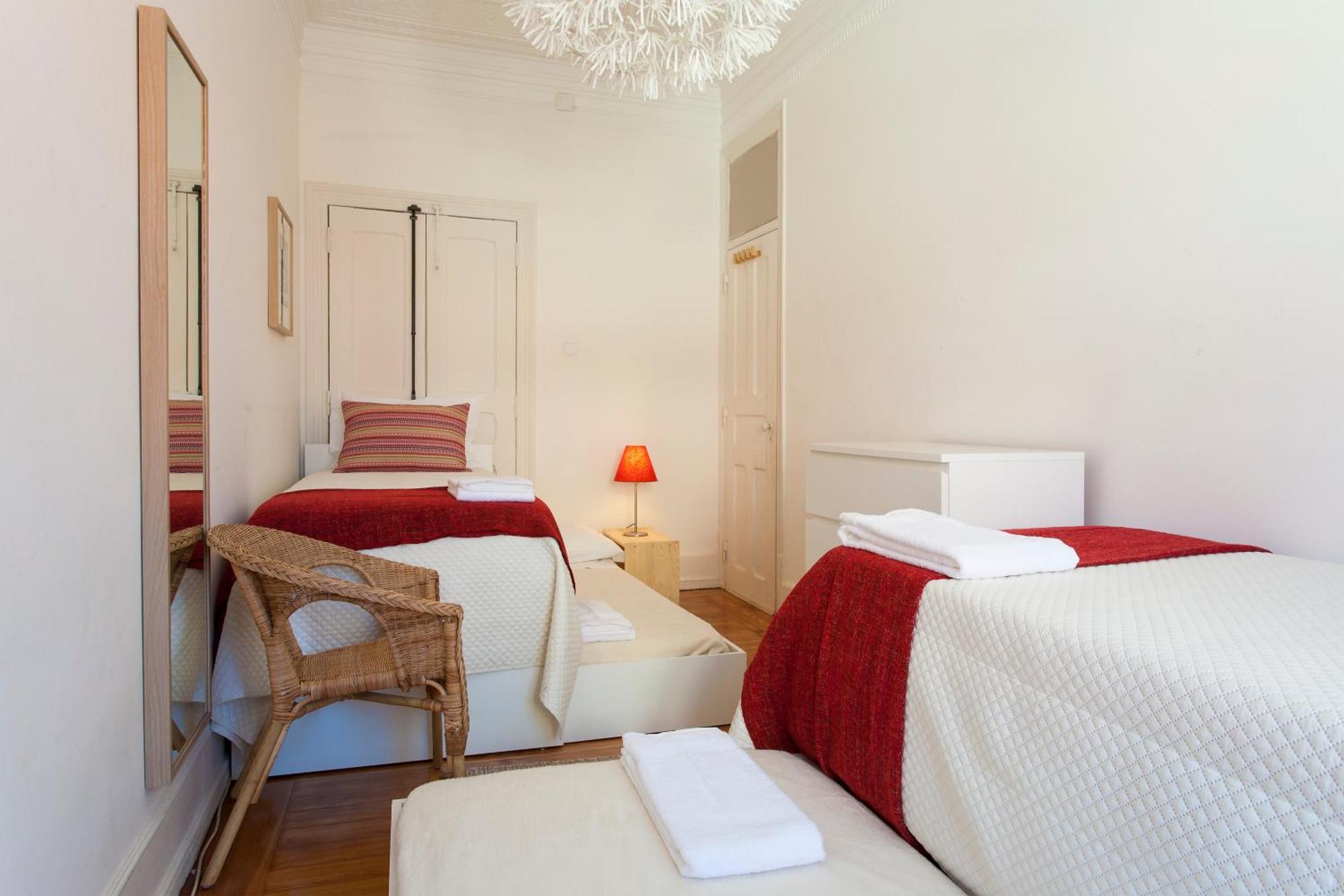 8-Bedroom Large Apartment 3rd Floor Left