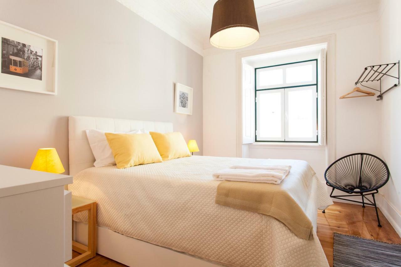8-Bedroom Large Apartment 3rd Floor Left